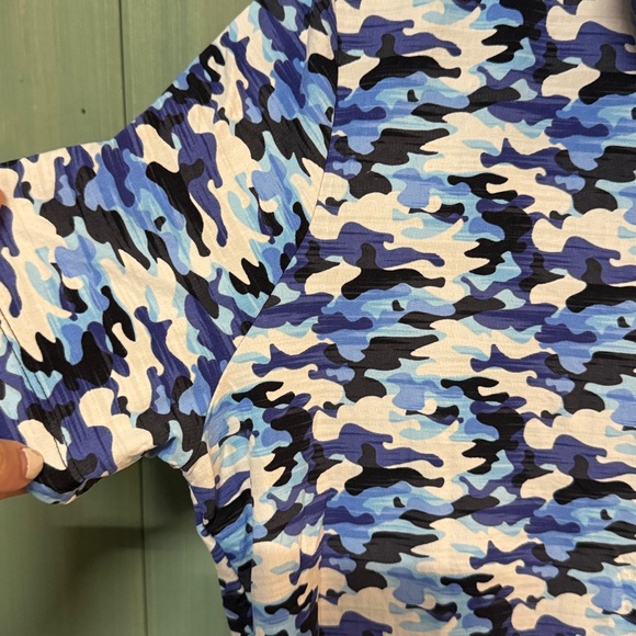 IBKUL women’s top size L blue black and white camo EUC - Picture 3 of 5